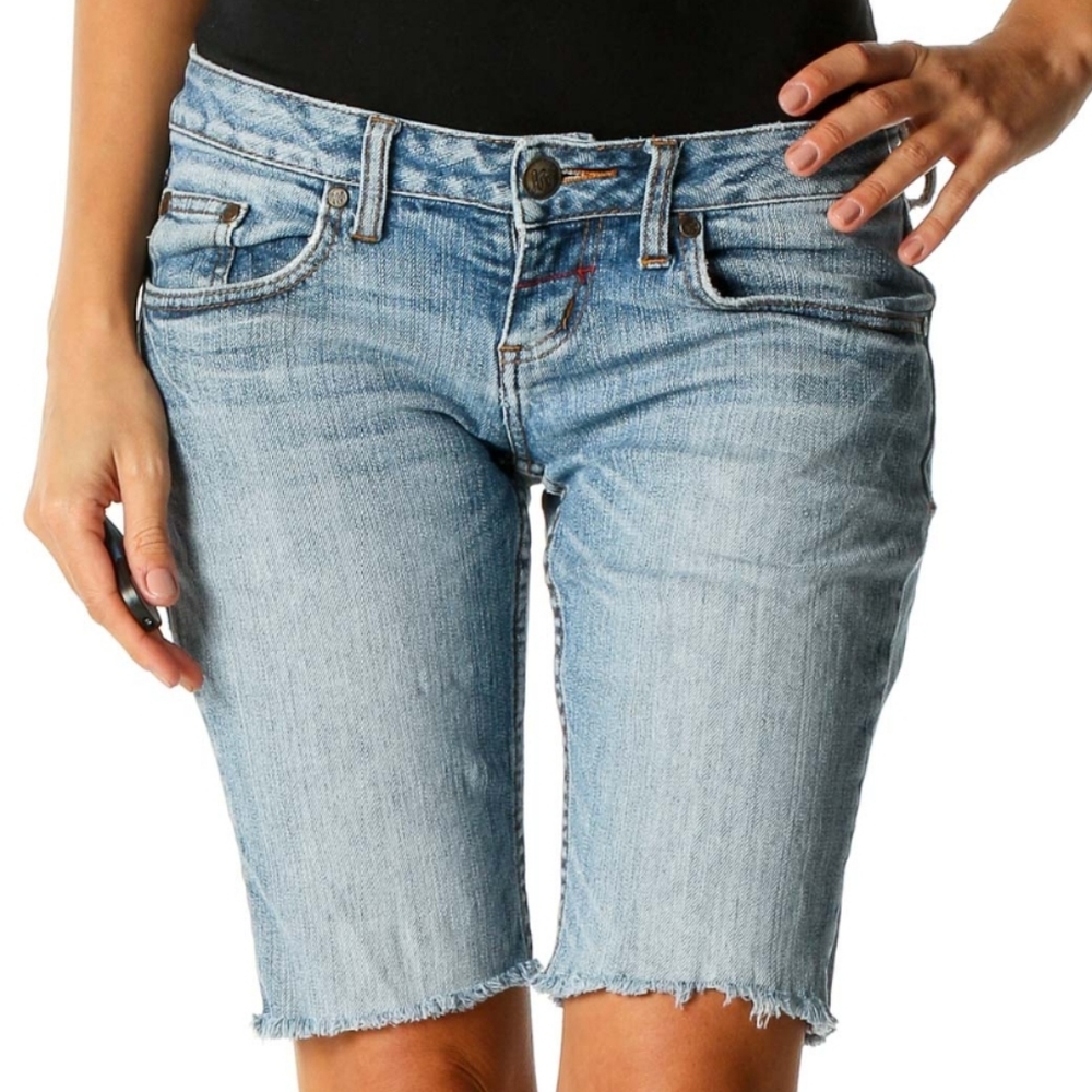 Refuge Bermuda Jean Shorts Pockets Raw Hem Denim Light Wash Womens Size 7